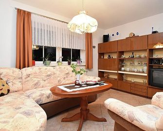 Apartment With Views of the Ore Mountains - Oelsnitz (Erzgebirge) - Living room
