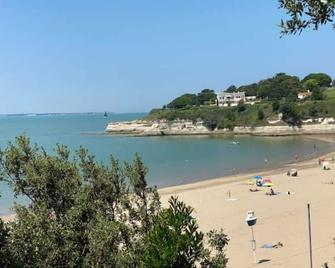 Bright, cozy nest near shops and beach - Meschers-sur-Gironde - Playa