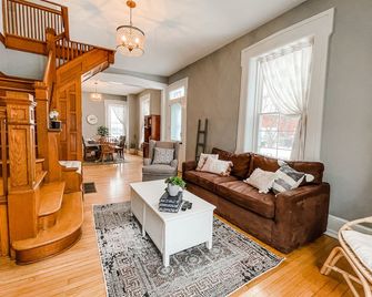 Historic Charm with Modern Amenities - Marion - Living room