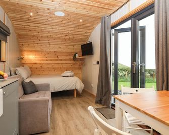 FOREST, romantic, with a garden in Dalton-In-Furness - Dalton-in-Furness - Bedroom