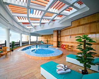 Retaj Al Rayyan Hotel - Doha - Pileta