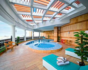 Retaj Al Rayyan - דוחה - בריכה