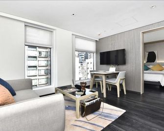 Equinox Mercury Serviced Apartments - Hong Kong - Living room
