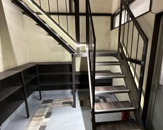 Hotel Kyasubaru - Ōsaka - Aufgang