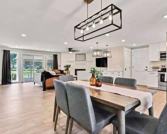 Stunning Golf Course Retreat 4br Home - Eagle - Dining room