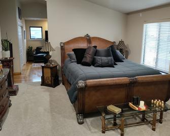 Executive Master Suite - Hollister - Schlafzimmer