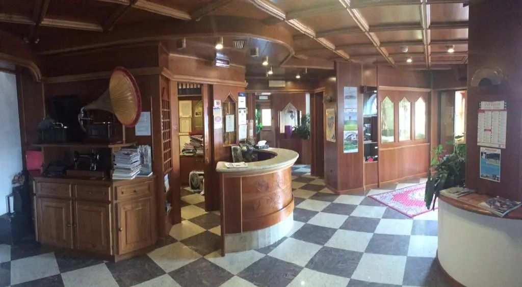 Rosalpina - פולגאריה - דלפק קבלה