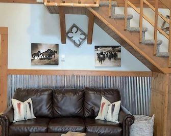 Happy Trails- Pet Friendly, Walk to Historic Downtown Cody - Cody - Sala de estar