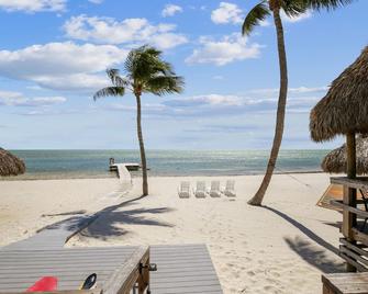 Oceanfront duplex with spectacular views, beach, and dock - Long Key - Playa