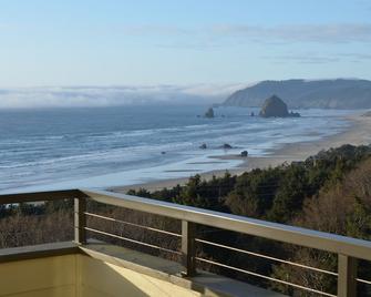 Cannon Beach Arch Cape Luxury Vacation Home with Stunning Ocean View - Arch Cape - Balcony