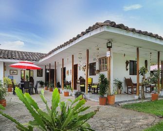 Finca Hotel Los Guayacanes - Risaralda - Vista del exterior
