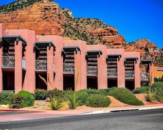 Cozy Studio Near Coconino National Forest w/ Free WiFi & Resort Pool - Village of Oak Creek - Edificio