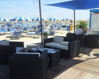 Hotel Vienna - Bellaria-Igea Marina - Patio