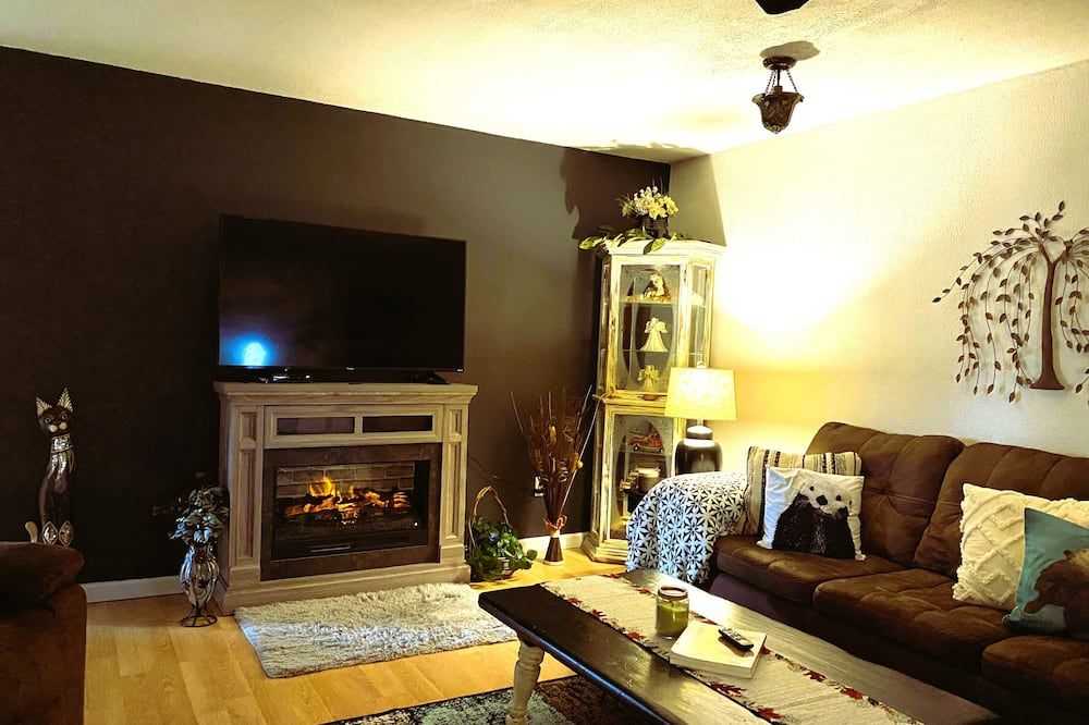 Run away to the mountains of WV! Peaceful country home is waiting for you!