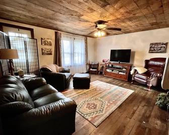 #1 Place To Stay In Ava - We Love Our Guest! - Ava - Sala de estar