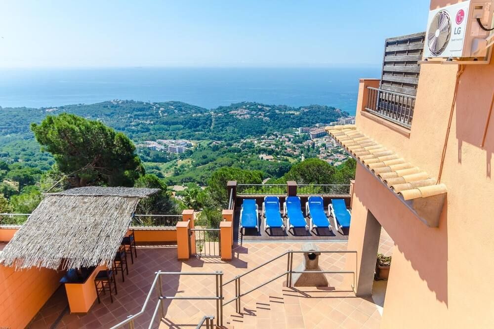 Charming villa with BBQ, garden & terrace | Dogs allowed - Lloret de Mar - Balcony