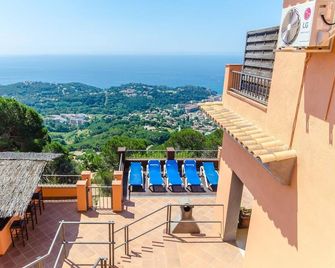 Charming villa with BBQ, garden & terrace | Dogs allowed - Lloret de Mar - Balcony