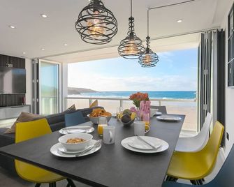 Louies Loft - St. Ives - Dining room