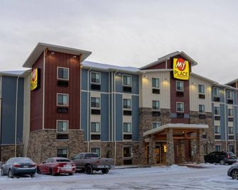 Explore Shakopee: Room with Full Kitchen Near Landscape Arboretum - Shakopee - Gebäude