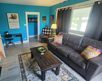 Cozy One Bedoom apartment - Saint John - Living room
