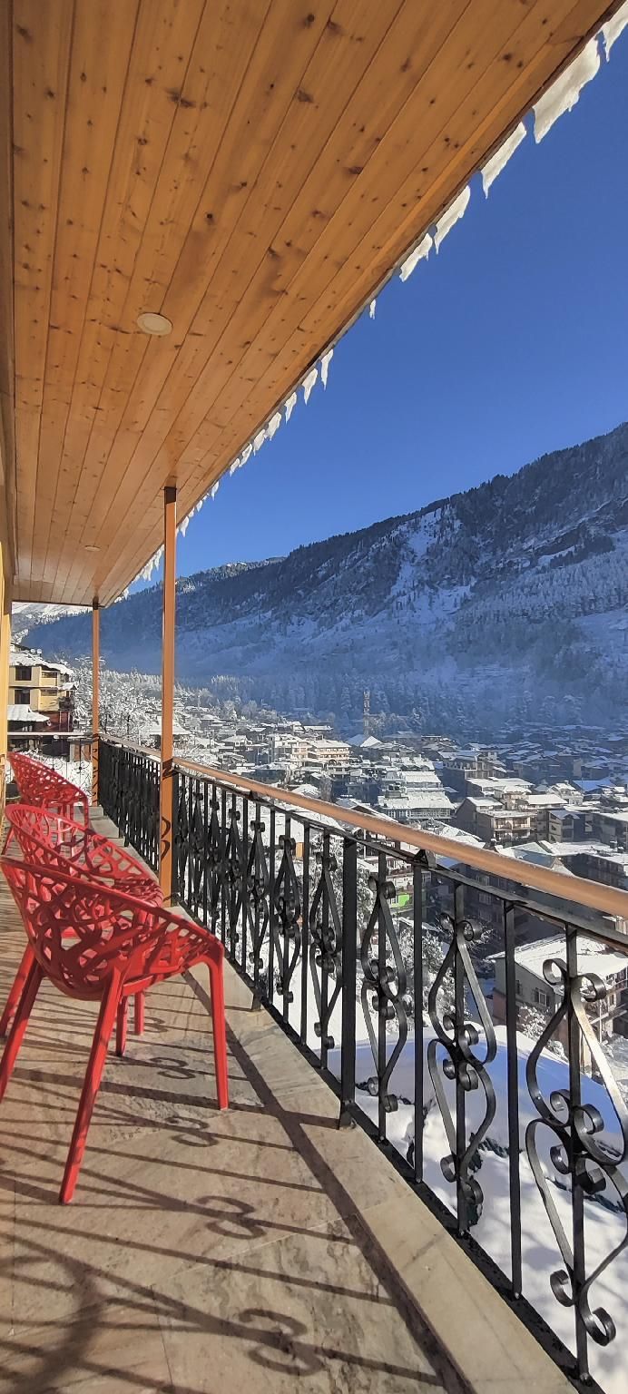 Hotel Ambika Bliss Manali - Manali - Varanda