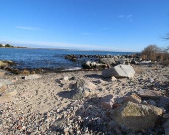 Stonington Waterfront with Amazing Views - Pawcatuck - Beach