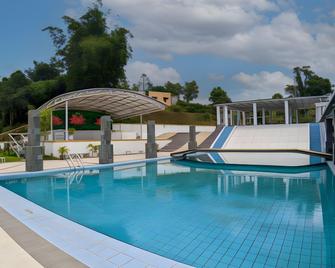 Puri Senyiur Hotel - Samarinda - Pool