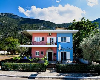 Tsertos Apartments - Kamena Vourla
