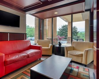 Best Western Plus Poconos Hotel - Tannersville - Sala de estar