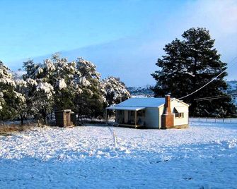 Pet-Friendly Cottage Getaway on a Farm near Hamilton, Tasmania - Hamilton - Vista del exterior