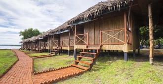 9 Huts on a Hill - Kudat - Building