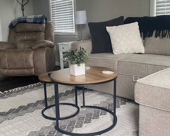 5 mins to Cedar Point & Sports Force - Sandusky - Living room