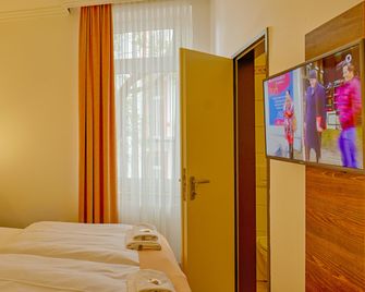 Hotel Little Paris - Frankfurt am Main - Bedroom