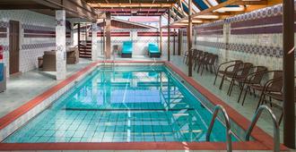 Regency Suites Hotel - Georgetown - Pool