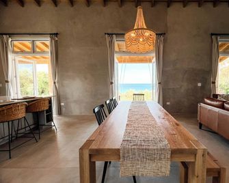 Brand New Waterfront Home on Secluded Cove, Walk to Restaurants, Bars, Stores - Gregory Town - Dining room
