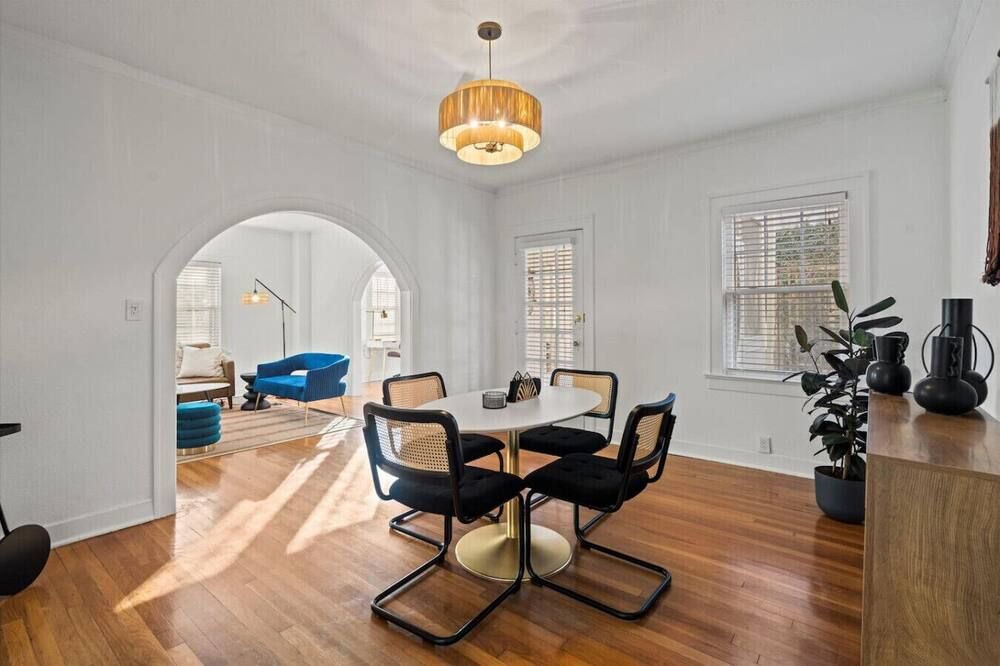 Stylish 2 Bd Stay Near Plaza & Umkc - קנזס סיטי - חדר אוכל