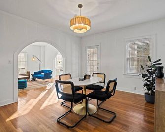 Stylish 2 Bd Stay Near Plaza & Umkc - קנזס סיטי - חדר אוכל