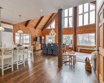 Private All Season Beautiful Chalet (Le Valais) - Close to Golf & Ski - Sainte-Lucie-des-Laurentides - Dining room