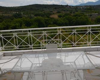 Eleni's Village Relaxation Home - Aidipsos - Балкон