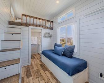 Hilltop Tiny Home - Panguitch