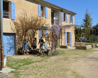 Apartment In Farmhouse - L'Isle-sur-la-Sorgue - Bâtiment