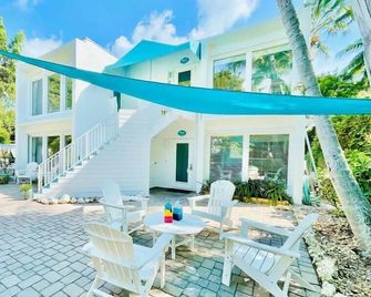Hidden Gem Duplex in Heart of Islamorada Sleeps 8 - Islamorada
