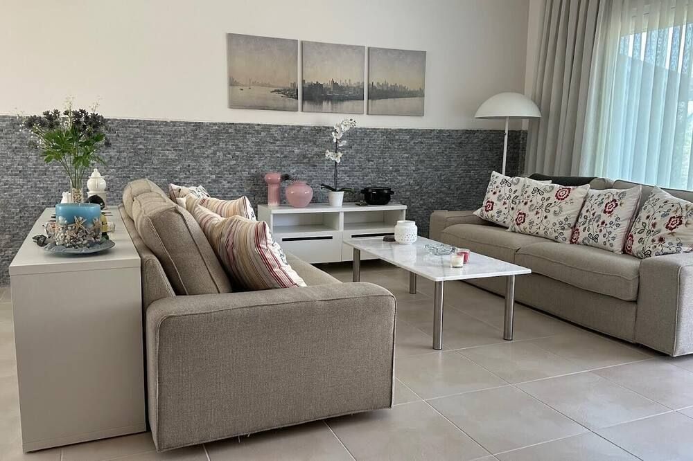 Relaxing Stay by the Beach - ايفاليك - غرفة معيشة