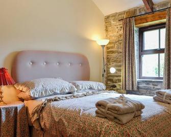 3 bedroom accommodation in Pontyates, near Kidwelly - Llanelli - Bedroom