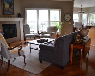 2021 Ryder Cup - Exceptional Location and Amenities. - Sheboygan Falls - Living room