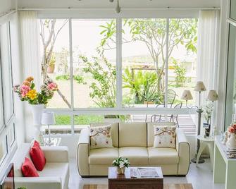 The Terrace Hotel - Nakhon Si Thammarat - Vardagsrum