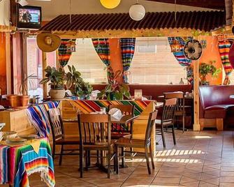 Casa Lemus Inn - Raton - Restaurant