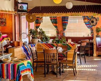 Casa Lemus Inn - Raton - Restaurant