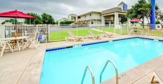 奧克拉荷馬德韋斯特城 - 奧克拉荷馬市 6 號開放式客房飯店 - 俄克拉荷馬州 - 游泳池