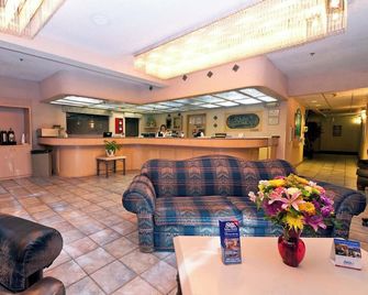 Amazing Find! Lovely Unit! Parking And Pool - Elko - Stue